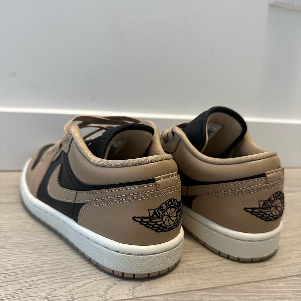 Nike Air Jordan 1 Low - Picture 4 of 13